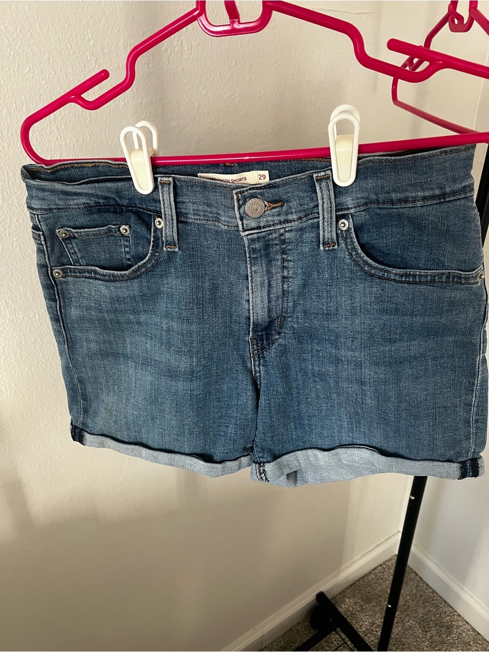LEVI’S Classic Medium Wash Denim Shorts